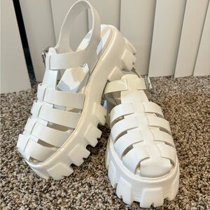 STEEVE MADDEN ECHO WHITE SIZE 6 WMNS